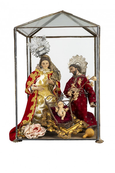 Nacimiento con figuras vestideras de la Virgen, San José y el Niño